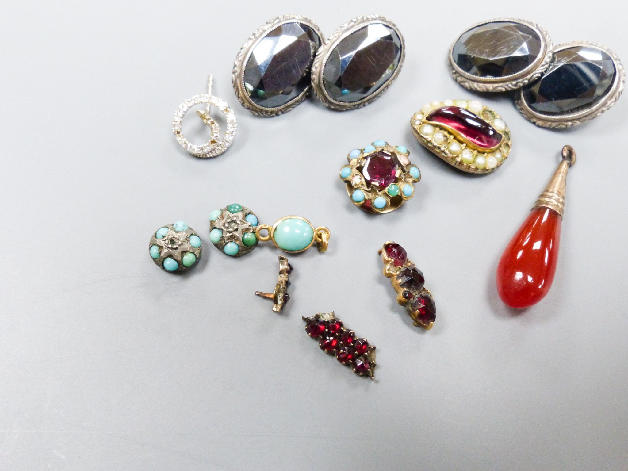 Mixed jewellery including a pair of white metal and hematite cufflinks, diamond set pin head, garnet set mounts etc.